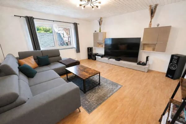 Immobilie in Seßlach - Renoviertes Wohnhaus mit großer Scheune und Garten in ländlicher Lage in kleinem Seßlacher Ortsteil - Bild 4