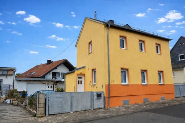 Immobilie in Taunusstein - Solides 2 Familienhaus ohne Sanierunsgstau in Taunusstein-Wehen - Bild 0