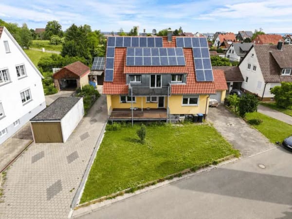 Immobilie in Bondorf - Zweifamilienhaus mit 1.596 m² Grundstück, Nebengebäuden, Photovoltaik und großem Potenzial - Bild 0