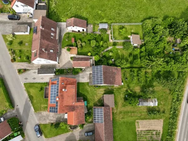 Immobilie in Bondorf - Zweifamilienhaus mit 1.596 m² Grundstück, Nebengebäuden, Photovoltaik und großem Potenzial - Bild 3
