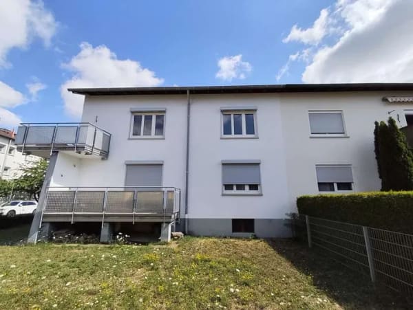 Immobilie in Kornwestheim - Doppelhaushälfte mit zwei 3-Zi.Wohnungen, Garage und Ausbaupotenzial - Bild 1
