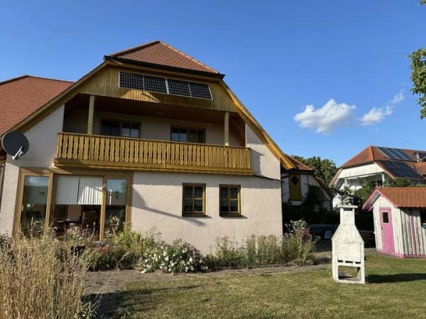 Immobilie in Oberdachstetten - Mehrgenerationenhaus (3 WE) mit Garten und Doppelgarage in Oberdachstetten - Bild 1