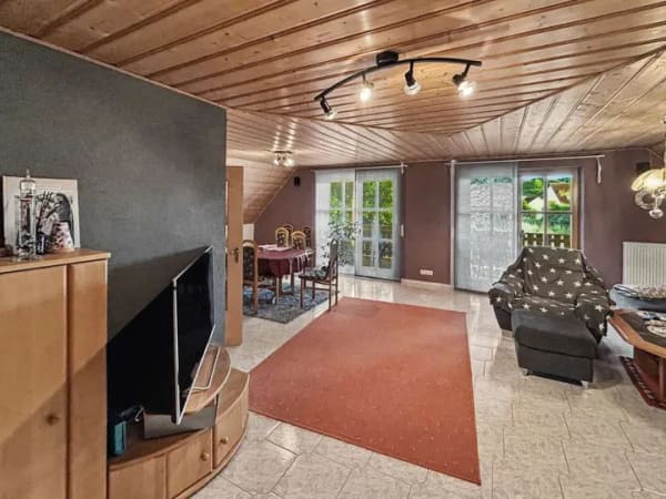 Immobilie in Oberdachstetten - Mehrgenerationenhaus (3 WE) mit Garten und Doppelgarage in Oberdachstetten - Bild 3