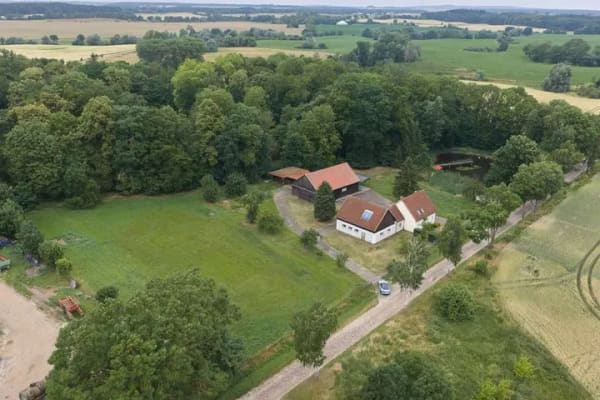 Immobilie in Nordwestuckermark - Charmantes Bauernhaus auf traumhaftem Naturgrundstück mit eigenem See - Bild 1