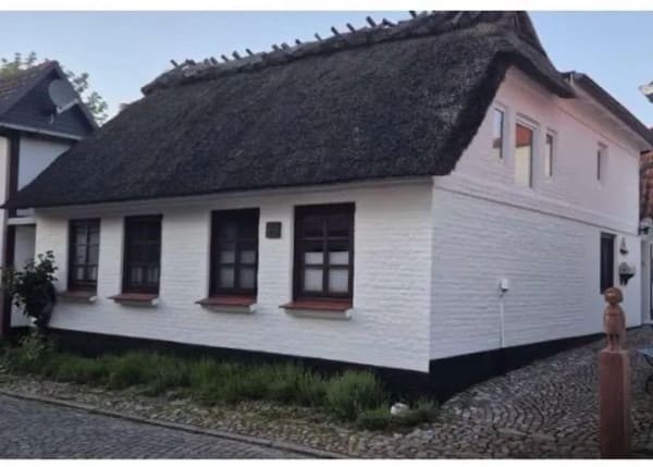 Immobilie in Maasholm - Maritimes Juwel mit Schleiblick:Reetgedeckter Haustraum im Herzen von Maasholm - Bild 1