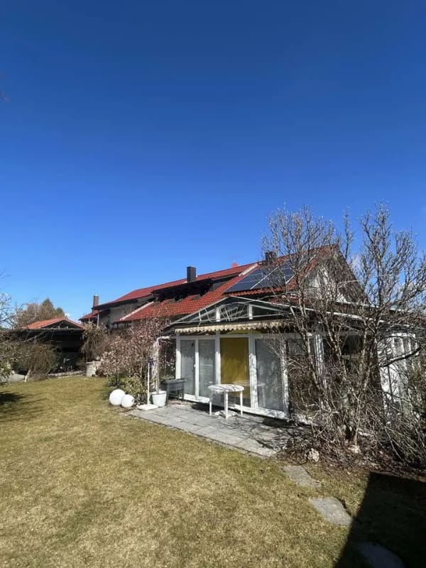 Immobilie in Wegscheid - Vielseitiges Wohnhaus mit Einliegerwohnung, Praxisräumen und traumhafter Alleinlage bei Wegscheid - Bild 1