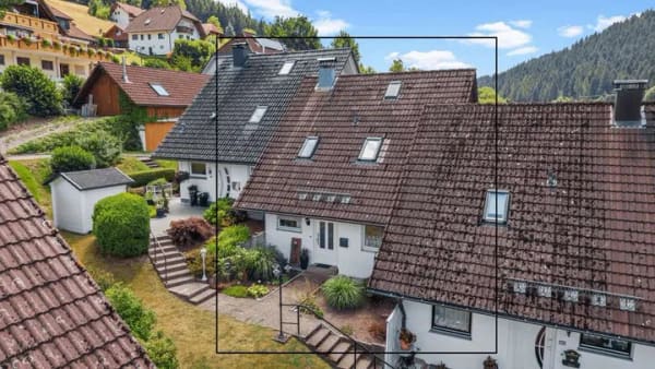 Immobilie in Seewald - Modernisiertes Reihenmittelhaus in Seewald-Erzgrube mit Balkon, Terrasse und Kamin - Bild 0