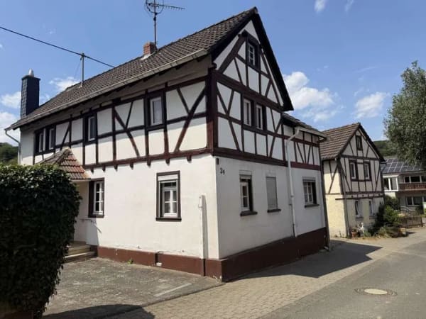 Immobilie in Schalkenbach - Fachwerkhaus mit Garage und Garten in Schalkenbach - Bild 0