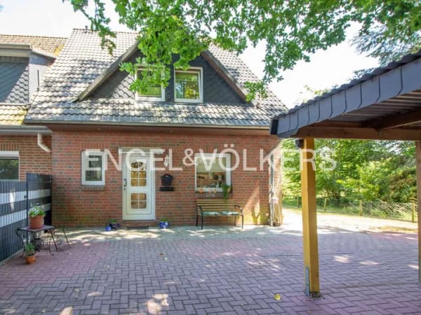 Immobilie in Dörverden - Familienfreundliche Doppelhaushälfte mit ausgebautem Dachgeschoss und großzügigem Grundstück - Bild 0