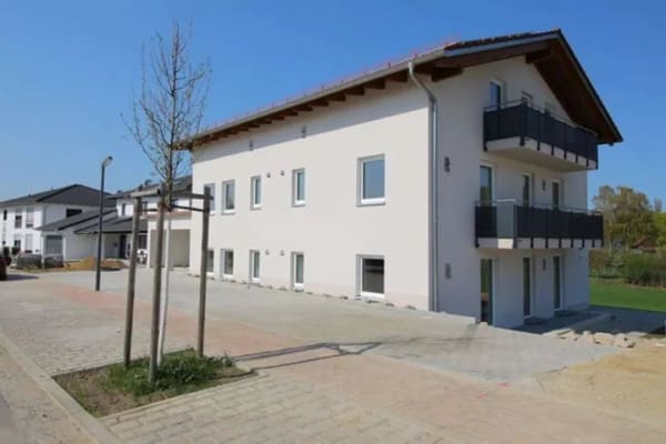 Immobilie in Ergoldsbach - Neu erbautes Dreifamilienhaus Erstbezug. Als Kapitalanlage bzw. andere weitreichende Möglichkeiten. - Bild 0