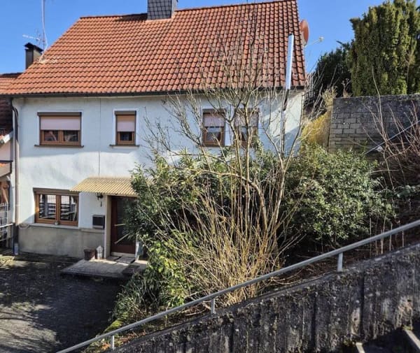 Immobilie in Triefenstein - 1-Familienhaus mit Garten-ideal für  Sparfüchse und Renovierer - Bild 0