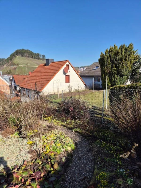 Immobilie in Triefenstein - 1-Familienhaus mit Garten-ideal für  Sparfüchse und Renovierer - Bild 1