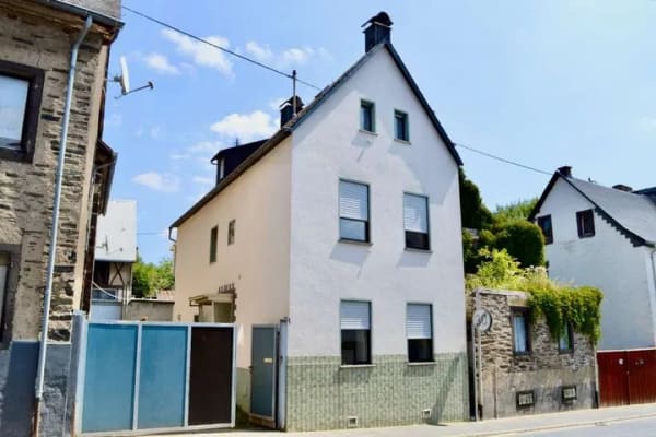 Immobilie in Mertloch - PLATZ FÜR DEINE TRÄUME: Wohnhaus mit Scheune, Garten & unendlichem Macher-Potenzial. - Bild 0