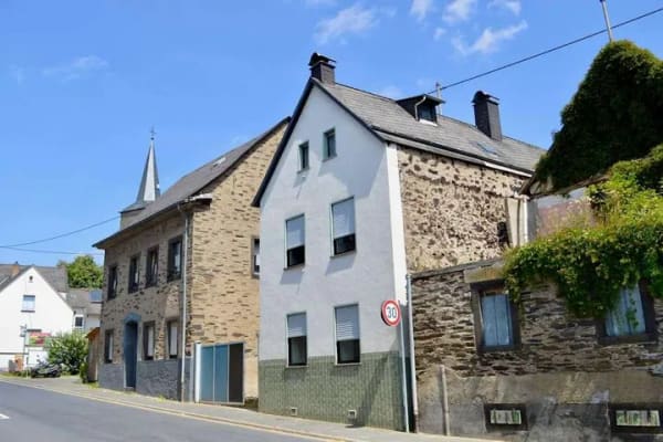 Immobilie in Mertloch - PLATZ FÜR DEINE TRÄUME: Wohnhaus mit Scheune, Garten & unendlichem Macher-Potenzial. - Bild 2