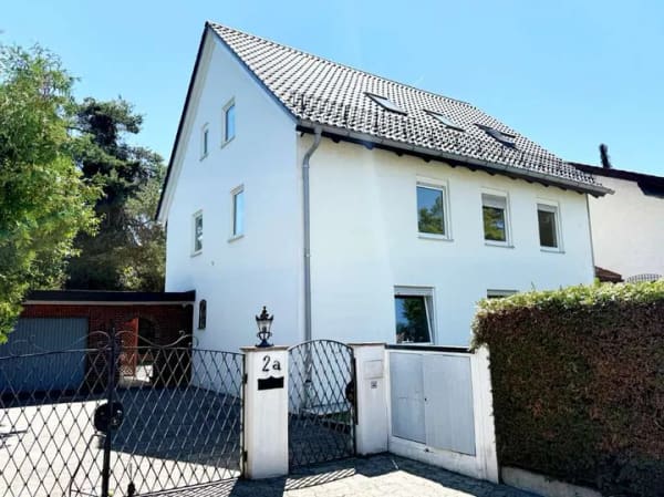 Immobilie in Gräfelfing - Flexibel nutzbares Ein- bis Zwei-Familien-Haus mit Garten in Gräfelfing / Lochham - Bild 0