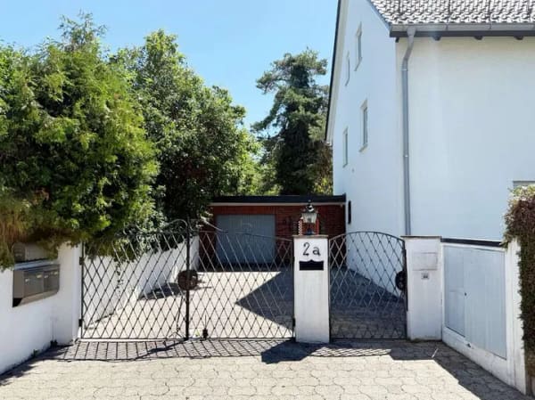 Immobilie in Gräfelfing - Flexibel nutzbares Ein- bis Zwei-Familien-Haus mit Garten in Gräfelfing / Lochham - Bild 1