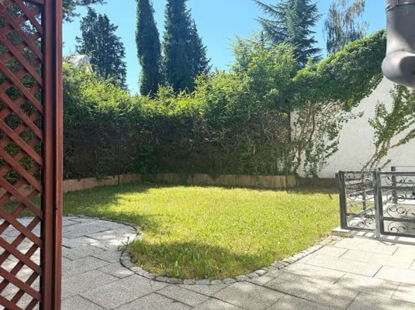 Immobilie in Gräfelfing - Flexibel nutzbares Ein- bis Zwei-Familien-Haus mit Garten in Gräfelfing / Lochham - Bild 3