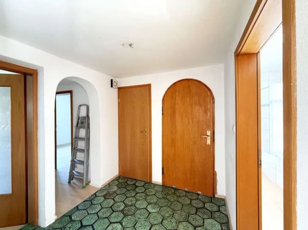 Immobilie in Gräfelfing - Flexibel nutzbares Ein- bis Zwei-Familien-Haus mit Garten in Gräfelfing / Lochham - Bild 4