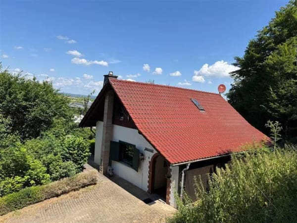 Immobilie in Burgwald - Ehemaliges Jagdhaus in Bottendorf plus Doppel-Garage u. Abstell-Hütte. - Bild 0