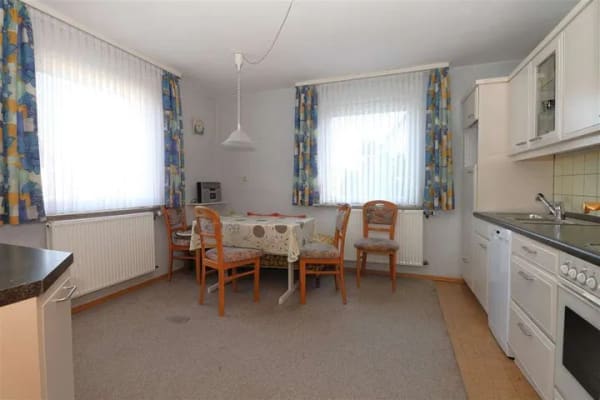 Immobilie in Meißner - Wohnen auf einer Ebene – Gemütliches Einfamilienhaus mit Garagen und großem Grundstück - Bild 4