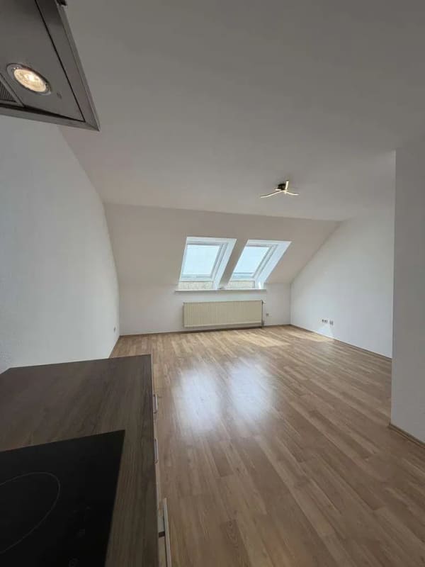 Immobilie in Hallstadt - Kleine tolle Wohnung - großer Schritt ins Eigentum! Mit EBK, Stellplatz, Keller! Renoviert und Bezug - Bild 3