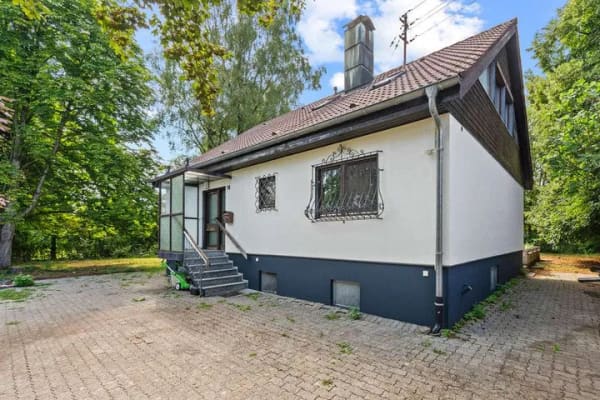 Immobilie in Meckenbeuren - Im Süden von Ravensburg
- Renovierungsbedürftiges Wohnhaus mit weitläufigem Grundstück - Bild 2