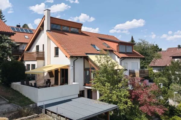 Immobilie in Eningen unter Achalm - Zwei Wohnungen, ein Zuhause voller Möglichkeiten. - Bild 1