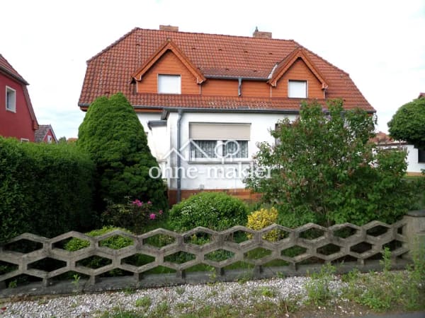 Immobilie in Schwarzheide - Verstecktes Raumwunder! Doppelhaushälfte mit großem Garten, Garage und überraschend viel Platz - Bild 0