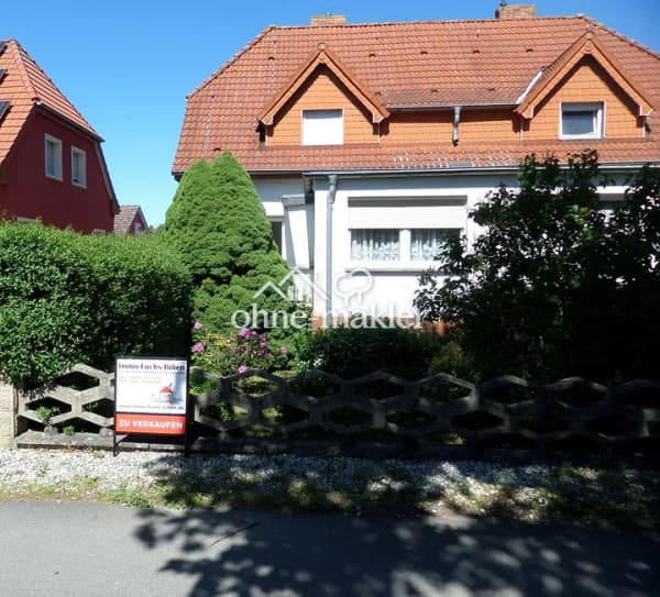 Immobilie in Schwarzheide - Verstecktes Raumwunder! Doppelhaushälfte mit großem Garten, Garage und überraschend viel Platz - Bild 1