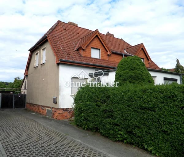 Immobilie in Schwarzheide - Verstecktes Raumwunder! Doppelhaushälfte mit großem Garten, Garage und überraschend viel Platz - Bild 2