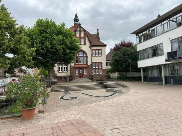 Immobilie in Denzlingen - Kapitalanlage mit Gartenanteil: Vermietete 1,5-Zimmer-Erdgeschosswohnung nahe Bahnhof in Denzlingen - Bild 1