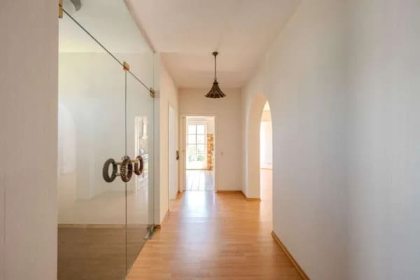 Immobilie in Wurmlingen - BETRIEBSURLAUB bis 26.08.2026 Wo Architektur auf Lebensqualität trifft – stilvolles Architektenhaus! - Bild 2