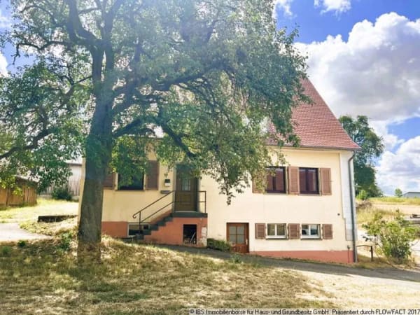 Immobilie in Langenburg - Geräumiges Bauernhaus mit Maschinenschuppen und Stall/Scheunengebäude in ruhiger Lage - Bild 1