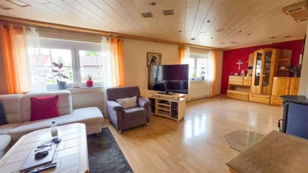 Immobilie in Babenhausen - Ruhig gelegenes, sehr schönes  Einfamilienhaus mit Balkon und Doppelgarage  - Bild 4