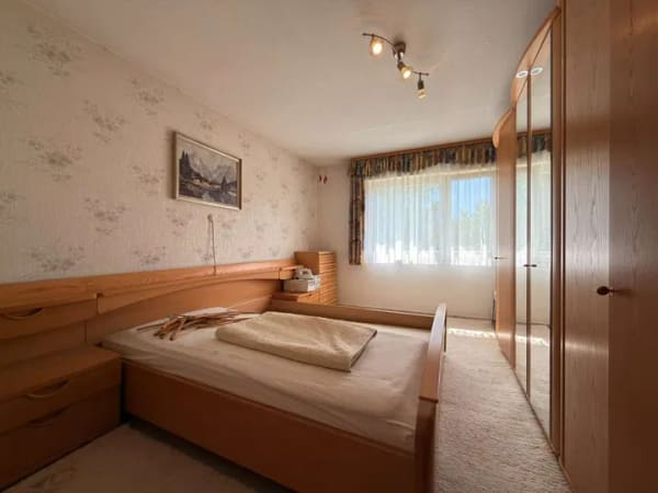 Immobilie in Löchgau - Viel Platz für Ihre Wohnträume – freistehendes Familienhaus mit großem Garten - Bild 1