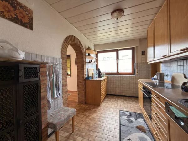 Immobilie in Löchgau - Viel Platz für Ihre Wohnträume – freistehendes Familienhaus mit großem Garten - Bild 2