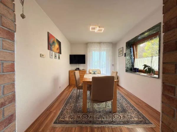Immobilie in Löchgau - Viel Platz für Ihre Wohnträume – freistehendes Familienhaus mit großem Garten - Bild 3