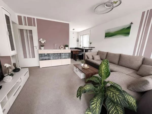 Immobilie in Traunreut - Vermietete 2-Zimmer-Wohnung mit Weitblick, Aufzug und Balkon - Kapitalanlage in Traunreut - Bild 1