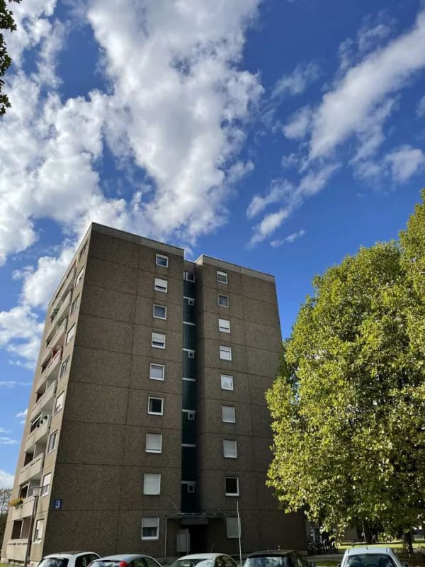 Immobilie in Ludwigshafen am Rhein - Bezugsfrei, Renovierte 2,5 Zi., 4. OG, sehr guter Zuschnitt, EBK, Balkon, Aufzug, Erbpacht - Bild 0