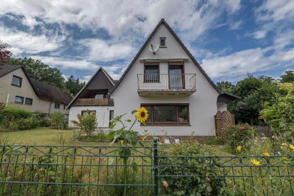 Immobilie in Buxtehude - Immer mit dem Blick ins Grüne! Ein- oder Zweifamilienhaus am Waldrand in Buxtehude-Süd. - Bild 1