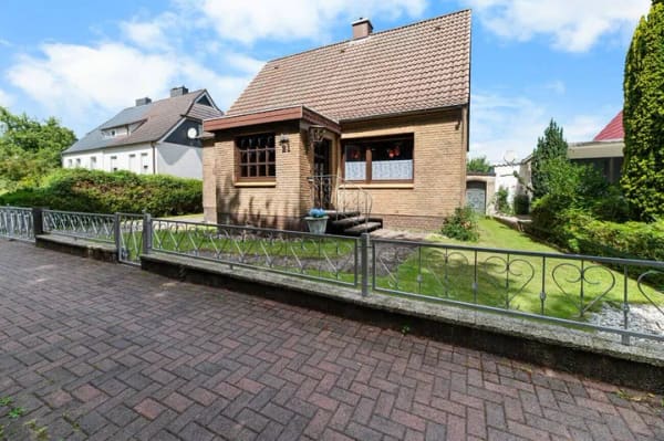 Immobilie in Aukrug - Mehrgenerationenhaus mit Einliegerwohnung - 153 m² Wohnfläche auf großzügigem Grundstück - Bild 0