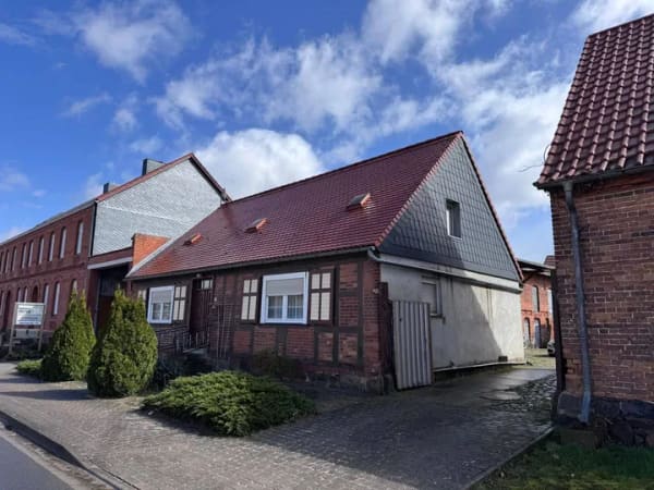 Immobilie in Tangerhütte - Einfamilienhaus mit Potenzial in Bellingen bei Tangerhütte – Großes Grundstück mit einer gut bestückten  Schmiede - Bild 4
