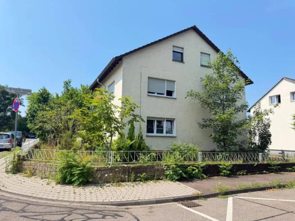 Immobilie in Rastatt - Dreifamilienhaus mit großem Potenzial in ruhiger Wohnlage von Rastatt - Bild 0