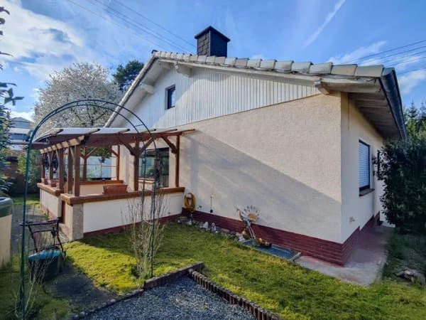 Immobilie in Oberlahr - Ein-/Zweifamilienhaus in idyllischer Höhenlage mit herrlichem Ausblick! - Bild 0