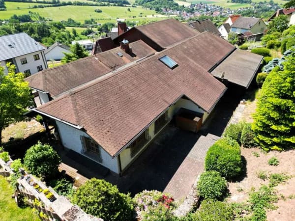 Immobilie in Schöllkrippen - Beeindruckende Liegenschaft mit Chalet-Charakter, 
direkter Waldrandlage und herrlichem Fernblick - Bild 3