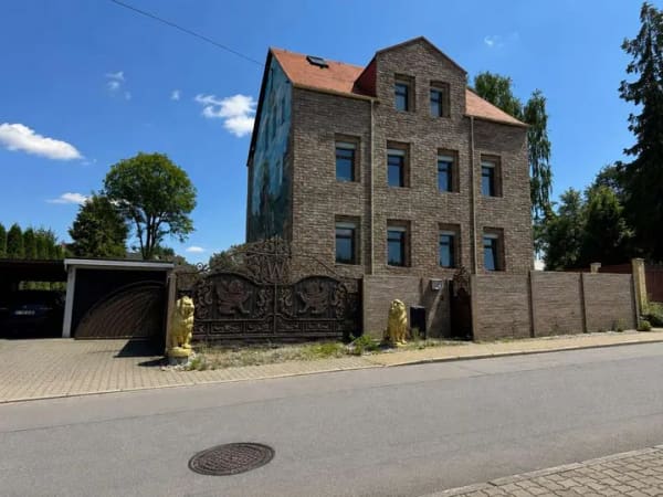 Immobilie in Neukirchen/Erzgebirge - Exklusive Villa mit hochwertiger Kernsanierung, Mobilheim und großem Entwicklungspotenzial - Bild 0