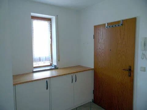 Immobilie in Holzkirchen - Hochwertige, freie Zweizimmerwohnung in guter Wohnlage - Bild 1