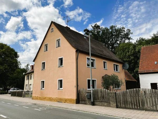 Immobilie in Neuendettelsau - Hier hat auch die große Familie viel Platz - Ihr neues zu Hause im Herzen von Neuendettelsau! - Bild 1