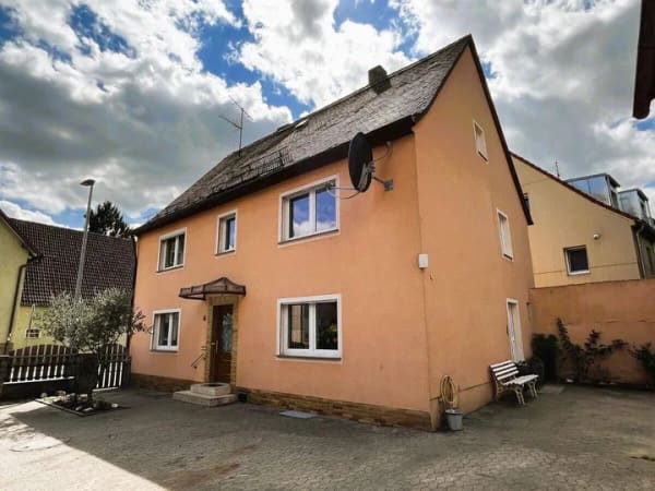 Immobilie in Neuendettelsau - Hier hat auch die große Familie viel Platz - Ihr neues zu Hause im Herzen von Neuendettelsau! - Bild 3
