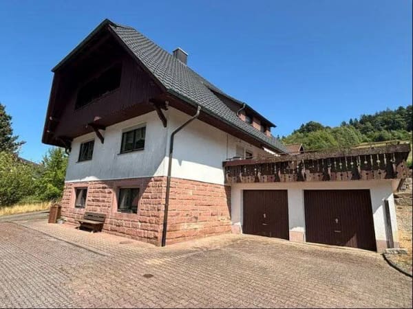 Immobilie in Nordrach - Gepflegtes Landhaus mit großem Grundstück - Bild 1